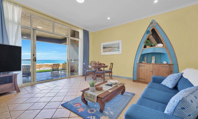 Blue Bay Apartment | Beachfront Stay, Private & Romantic l Nova Escapes