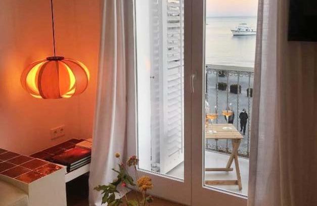 Cadaques Apartment | Beachfront SUITE in CADAQUES center