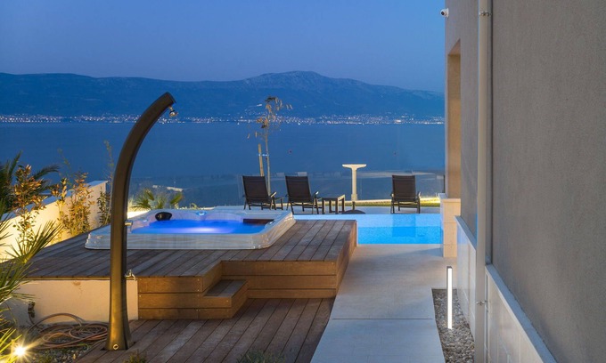 Slatine Villa | Beachfront Villa Grey Martini with Pool