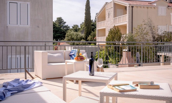 Bol Apartment | Beachfront Villa near Zlatni rat