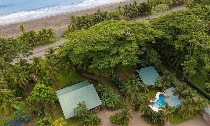 Puerto Viejo de Talamanca Ski Chalet | Beachfront Villas Puerto Viejo with AC & Pool!