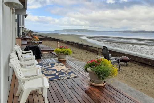 Bells Beach House | Beachfront Whidbey Island Home and Apartment!
