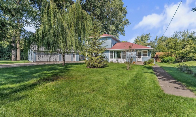 Russell Other | Beachhouse Nature Retreat with Firepit and Game Room