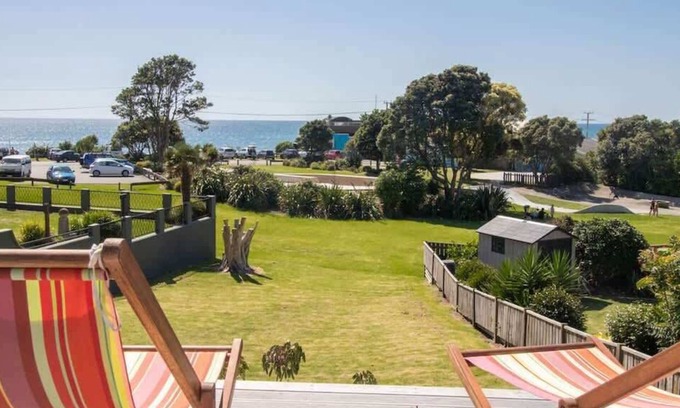 Oakura House | Beachside Bach at Aqua Vista