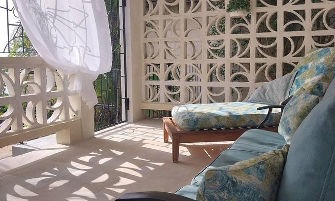 Derricks House | Beachside Cottage - right on the beach!