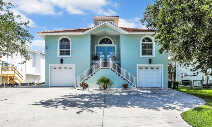 Bonita Shores House | Beachside Fun House Spacious 4-bedroom home with Pool Hot Tub Close To The Beach