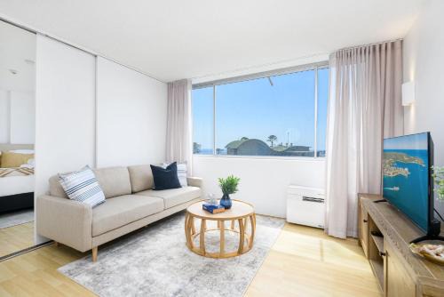 Manly Apartment | Beachside Unit in the Heart of Manly-Ocean Views