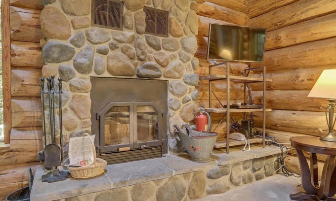 Welches House | Bear Den Log Cabin
