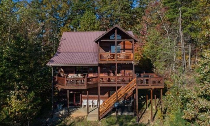 Morganton Cabin | Bear Hug by Escape to Blue Ridge