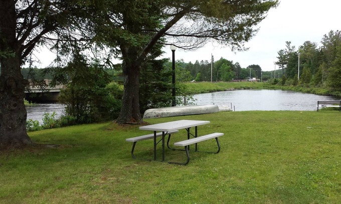 Michigamme Hotel | Bear Paw Inn