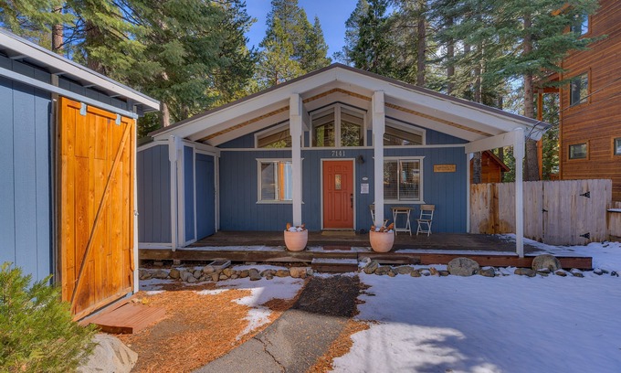 Tahoma Cabin | Bear's Den: 2 BR, 1 BA Cabin/Bungalow in Tahoma, Sleeps 4