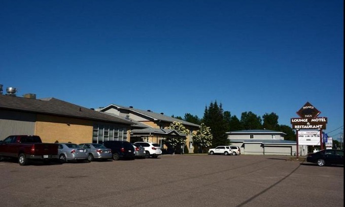 Deep River Hotel | Bear's den Lounge and Motel