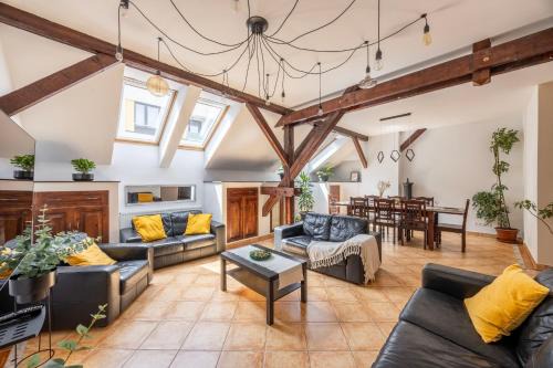 Csarnok negyed Apartment | Beardy Bear Cave - Premium Central Rooftop #Parking