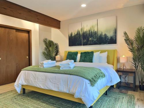 Central Vermont- Killington Apartment | BearHug AC, Pool, Hot Tub, Tennis, Close to Resort