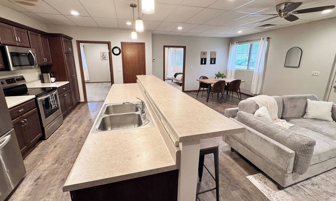 Beatrice House | Beatrice Beauty - Remodeled 2 bed 2 bath in quiet neighborhood