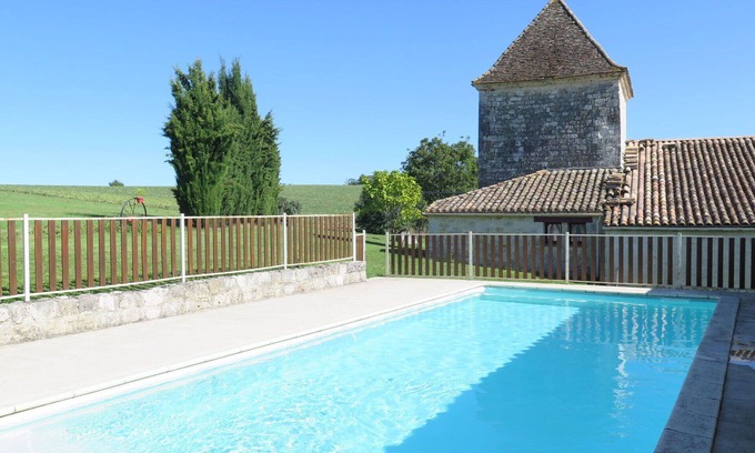 Dondas Villa | Beautiful apartment in villa for 6 guests with pool, TV, terrace and panoramic view