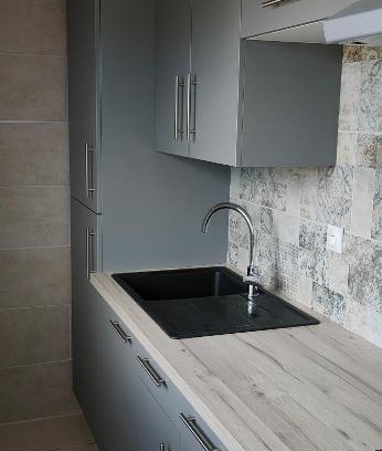 Hyeres Apartment | Beau studio dans résidence calme fermée avec parkings et jardin