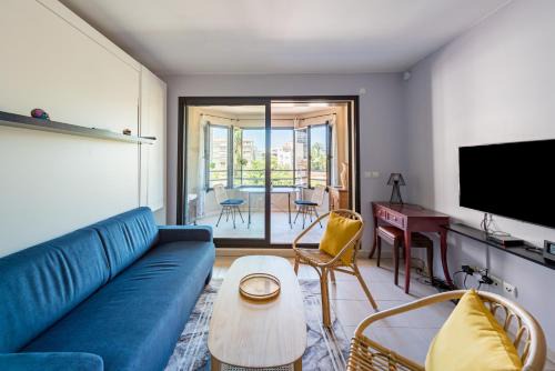 Juan-les-Pins Apartment | Beau Studio Véranda à deux pas de la mer - parking inclus