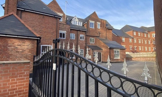 Wolverhampton Apartment | Beautiful 1-bed Apartment in Wolverhampton