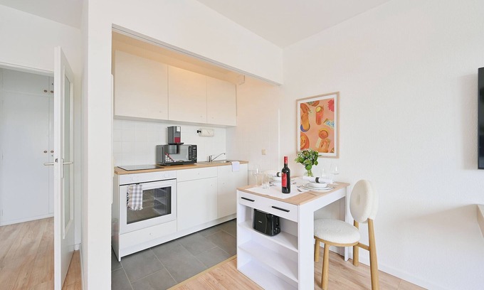 Grifflenberg Apartment | Beautiful 1-Bedroom apartment with fully Kitchen near University and Downtown