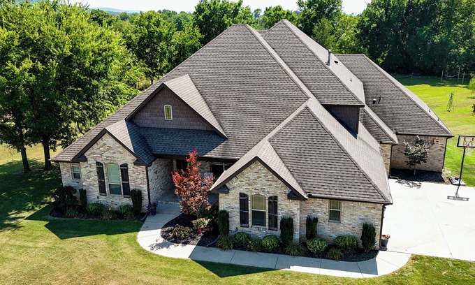 Farmington House | Beautiful 2-Acre Refuge w/Pool-5 miles to UofA!