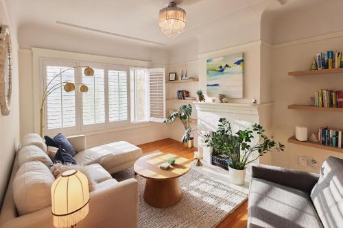 Potrero Hill Apartment | Beautiful 2-Bedroom Home 7 Minutes to Moscone Center Booked During Dreamforce Sun-Drenched Garden & Free Parking