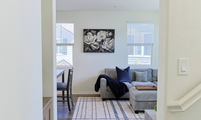 Imperial Beach Apartment | Beautiful 3 Bedroom 3 Bathroom Stunner in Imperial Beach, Close to Coronado