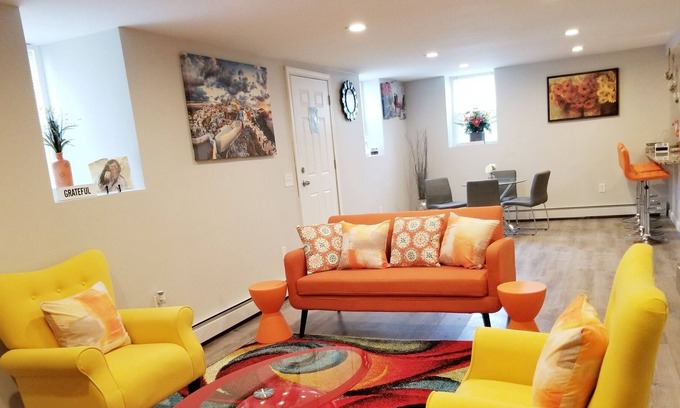 Pawtucket Apartment | 🤗Beautiful 3 BR apt, Fast WiFi & free Parking mins to Shopping Malls!🥳