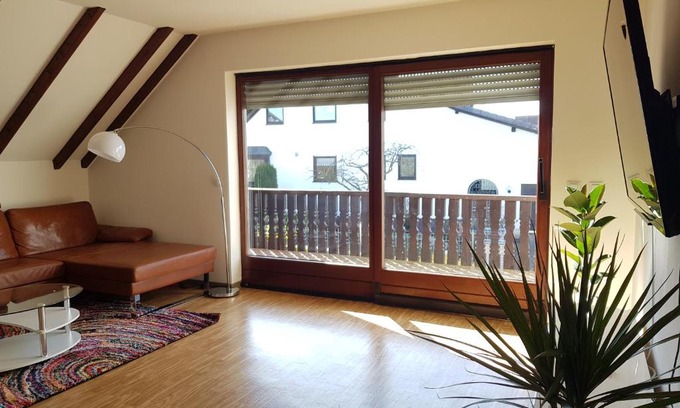Hessdorf Apartment | Beautiful 3 rooms apartment 110 m2, kostenloser Parkplatz, großer Balkon