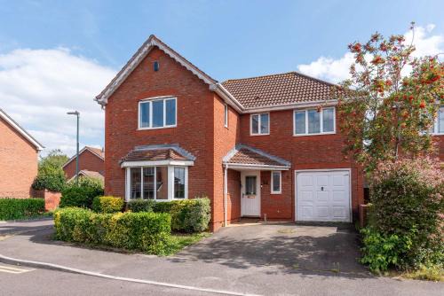 Emersons Green House | Beautiful 4 Bedroom Home near Bristol