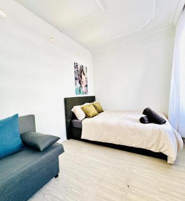 Grinzing Apartment | Beautiful 4BR Apt for up to 12P 10 Min to FAC Platz