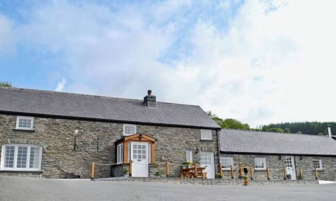 Tregaron House | Beautiful 5* Cottage, sleeps 6 with two bathrooms