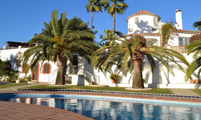 Almayate Bajo Villa | Beautiful 8 bedroom villa with private heated pool