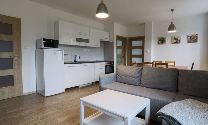 Korenov Apartment | Beautiful apartment for 5 guests with WIFI, TV and parking