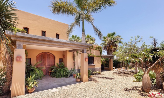 Todos Santos House | Beautiful Adobe Built Beach House with Great Ocean Views and Solar Heated Pool