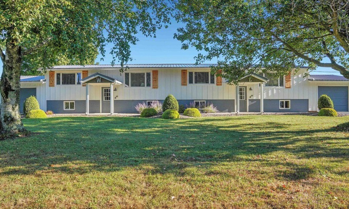 Chaffee Apartment | Beautiful and modern 3 bedroom, 1 bath Duplex. Sleeps 6