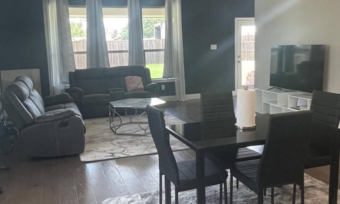 Forney House | Beautiful and Spacious Home in Charming Forney with Fiber WIFI