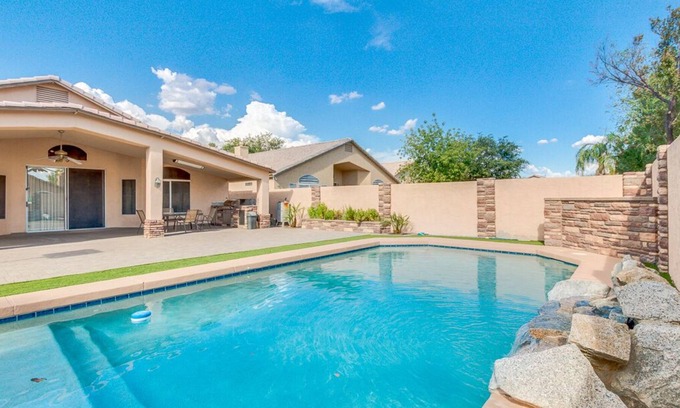 Paradise Valley Village House | Beautiful and Spacious! 4 bedroom 2 bathroom / Private Diving Pool