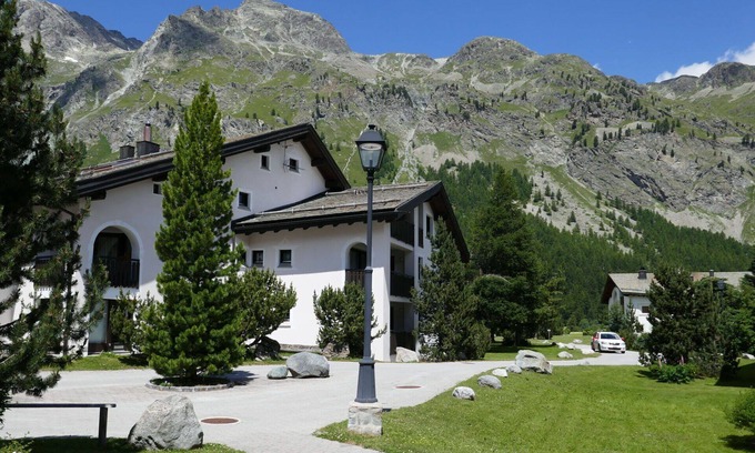 Sils-Maria Apartment | Beautiful apartment for 4 people with WIFI, TV, balcony and pets allowed