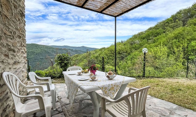 Valloria Apartment | Beautiful apartment for 4 people with WIFI, pool, patio, pets allowed and panoramic view