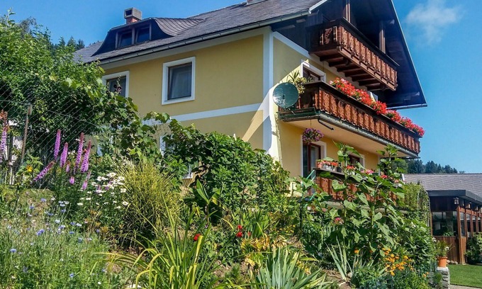 Magdalensberg Apartment | Beautiful apartment for 6 people with WIFI, pool, TV, patio, panoramic view and parking