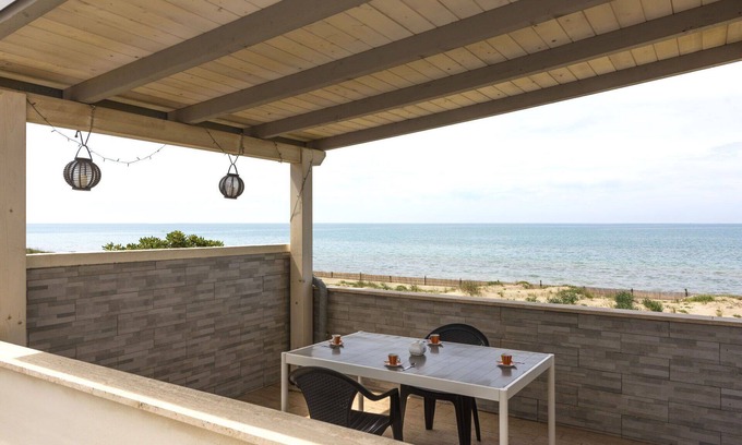 Torvaianica Apartment | Beautiful apartment for 3 people with A/C, TV and terrace