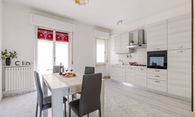 Loreto Apartment | Beautiful apartment for 5 people with WIFI, TV, terrace and panoramic view, close to Porto Recan.