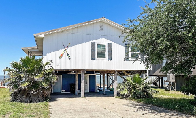 Royal Lagoons House | Beautiful Bayfront home that your family will love!