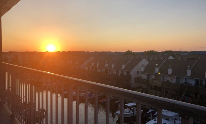 North Ocean City Condo | Beautiful Bayside Condo with canal front views and boat slips