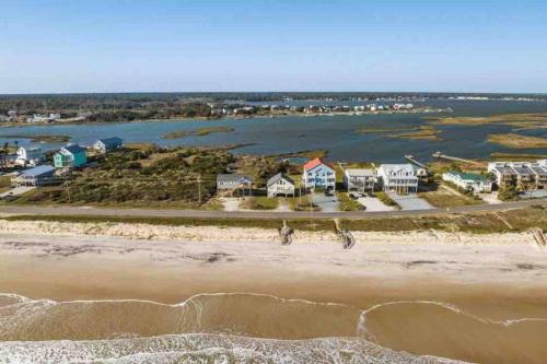 Sneads Ferry House | Beautiful beach and bayfront house
