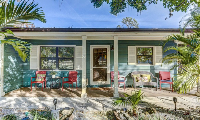 Southgate House | Beautiful Beach Cottage 2 Bed/2 Bath 10 Minutes To Siesta Key Beach and Downtown