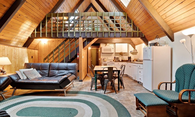 Baring Cabin | Beautiful cabin in the woods with a private hot tub