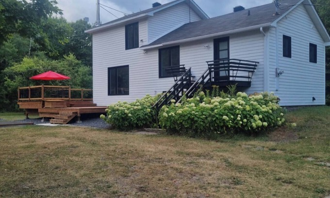 North Glengarry Ski Chalet | Beautiful country house in the woods