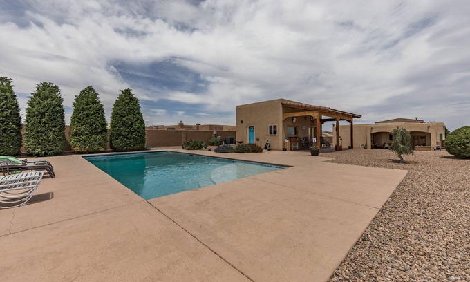 Ranchito House | Beautiful Custom Quiet Poolside Casita